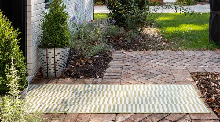 Green 2' 7 x 10' Ribbon Indoor / Outdoor Runner Rug | Rugs.com