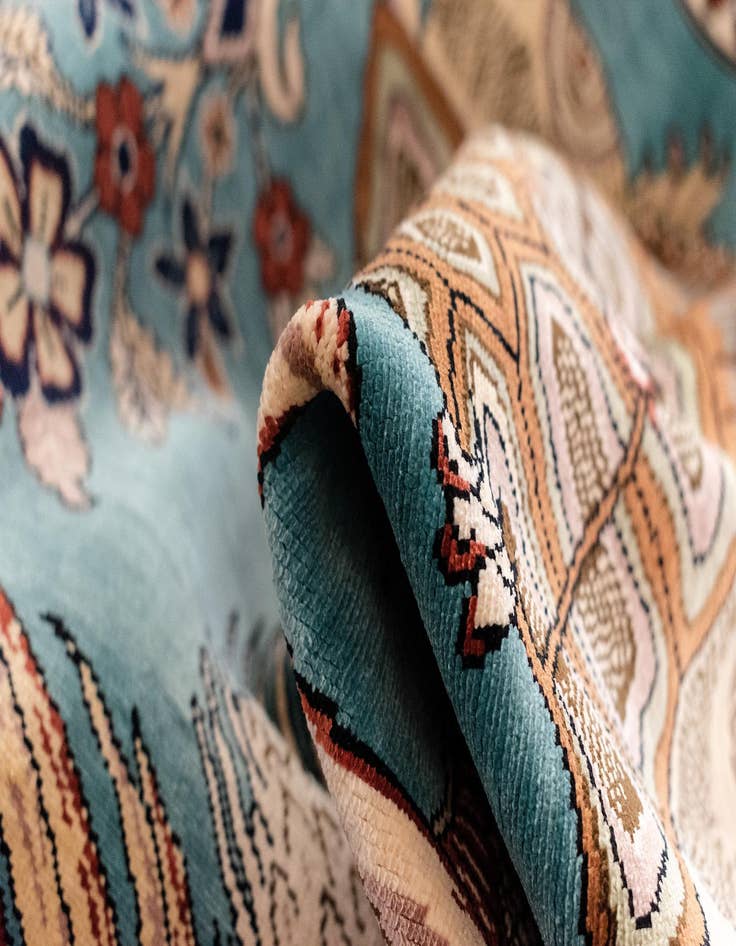 Detail image of  2' 5 x 2' 5 Kayseri Silk Square Rug