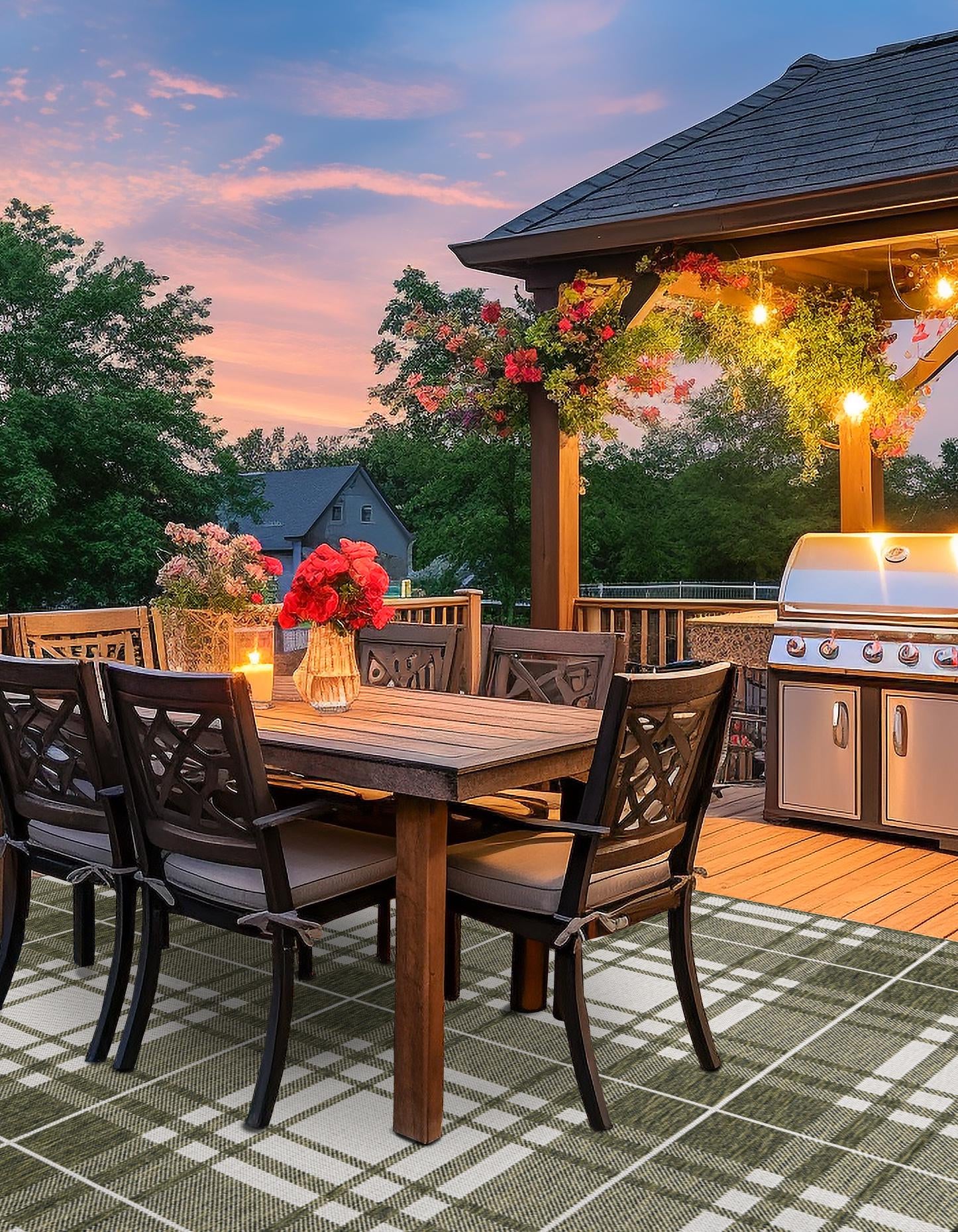 Green 7' 10 x 7' 10 Checkered Indoor / Outdoor Square Rug | Rugs.com