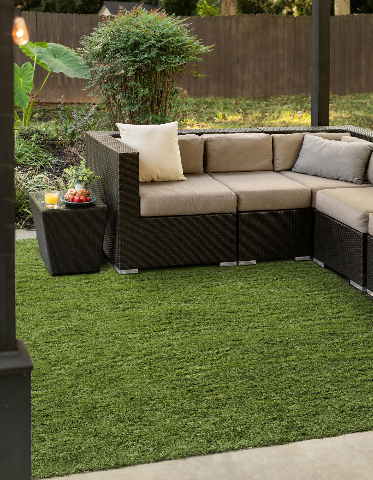 Green 7' 10 x 7' 10 Grass Indoor / Outdoor Square Rug | Rugs.com