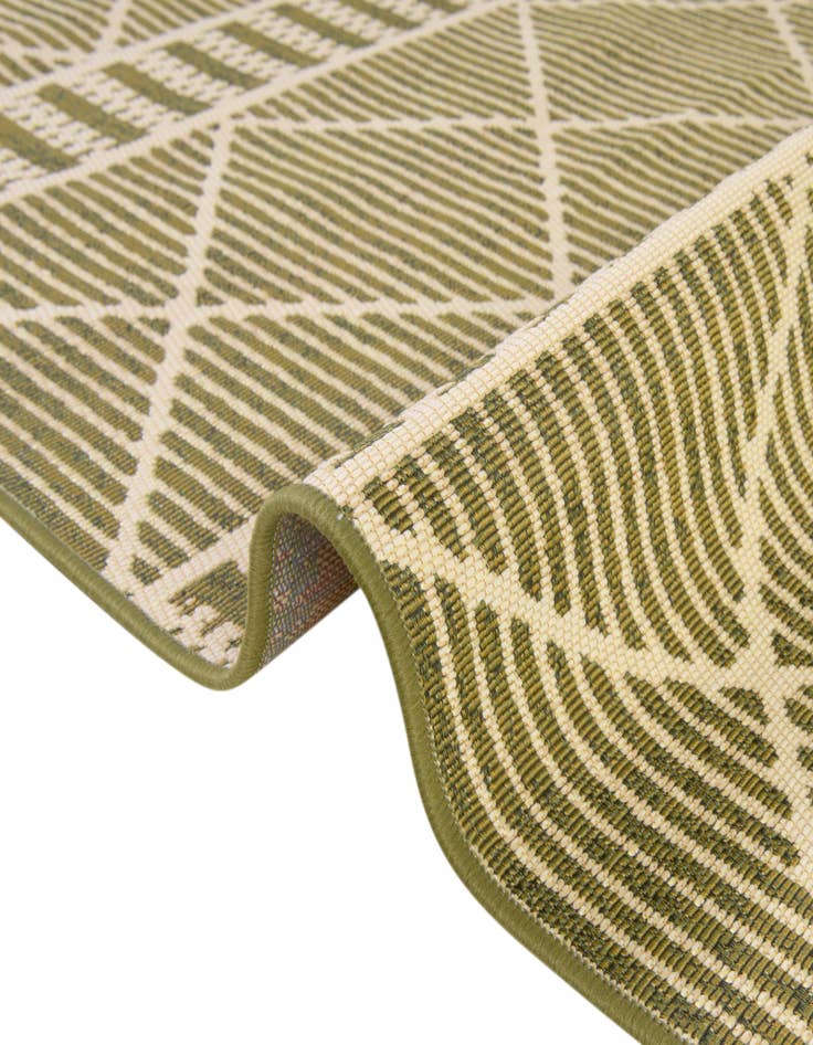 Detail image of  6' x 6'  Washable Lattice Indoor / Outdoor Square Rug