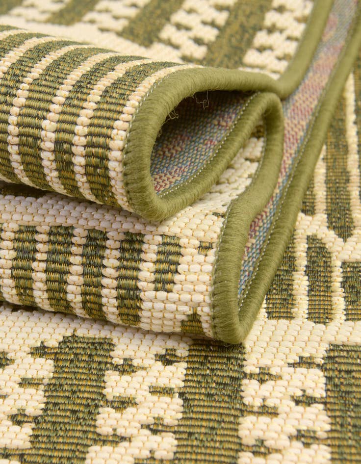 Detail image of  6' x 6'  Washable Lattice Indoor / Outdoor Square Rug
