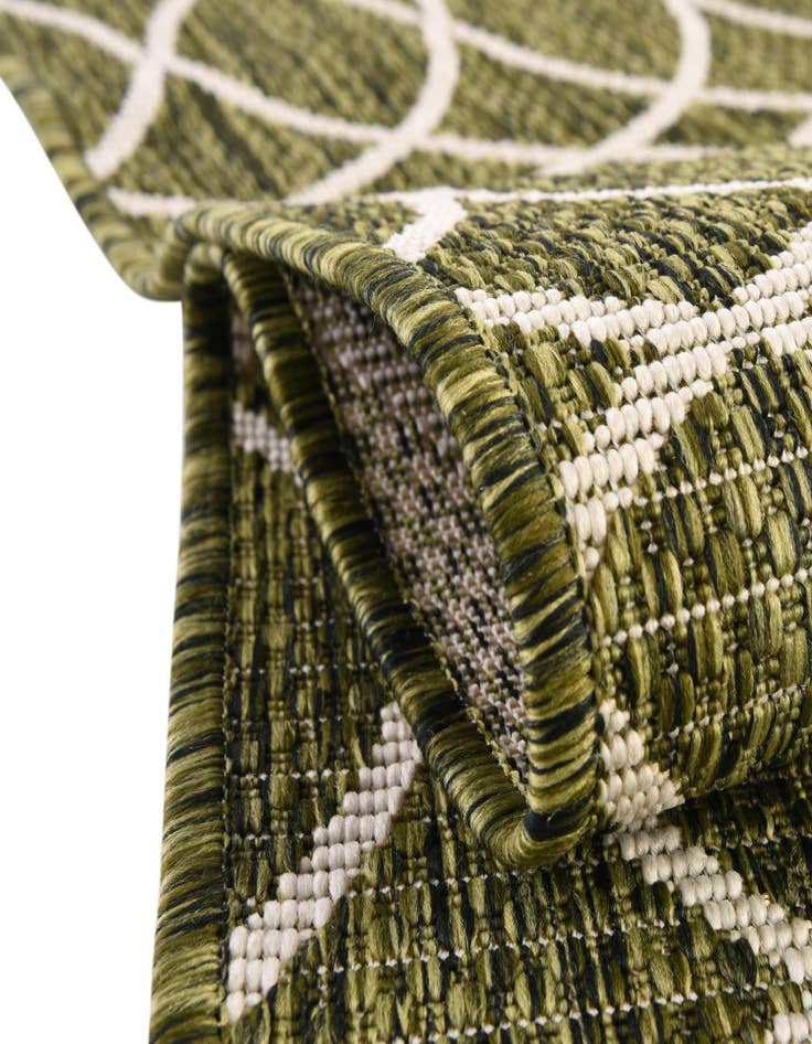 Detail image of  10' x 10'  Washable Lattice Indoor / Outdoor Square Rug