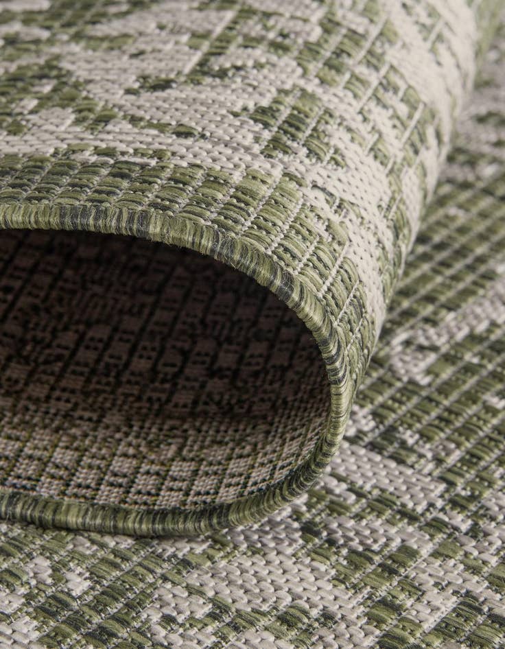 Detail image of  6' x 6'  Washable Traditional Indoor / Outdoor Square Rug