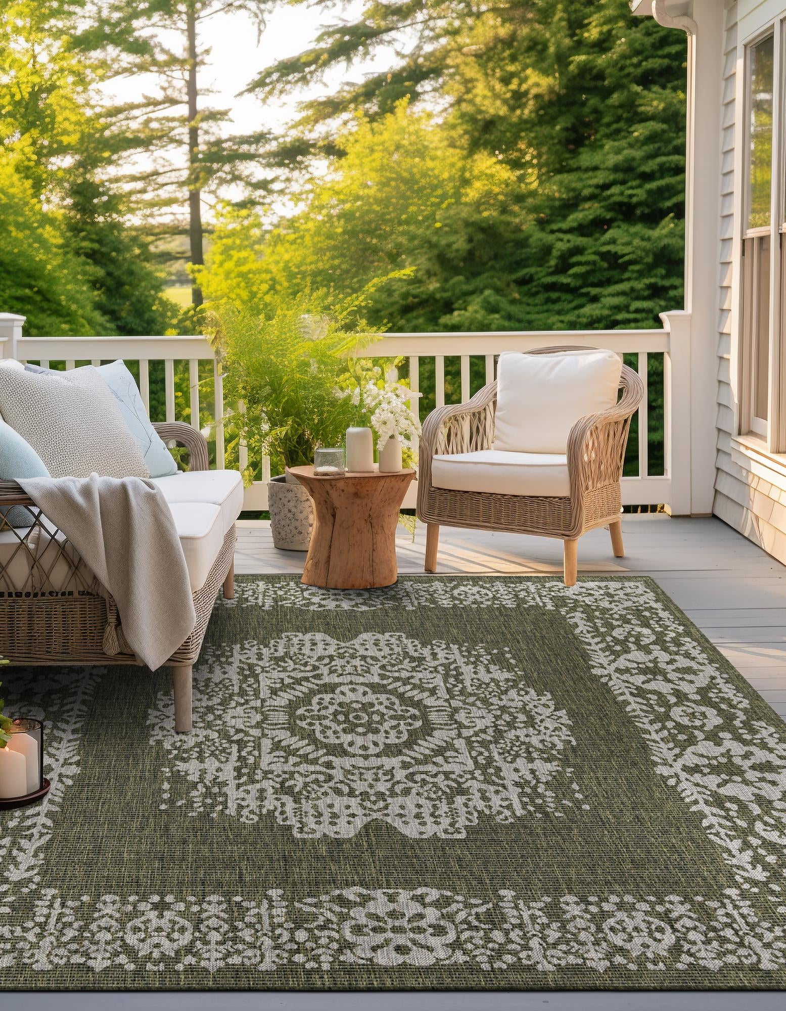 Green 7' 10 x 7' 10 Traditional Indoor / Outdoor Square Rug | Rugs.com