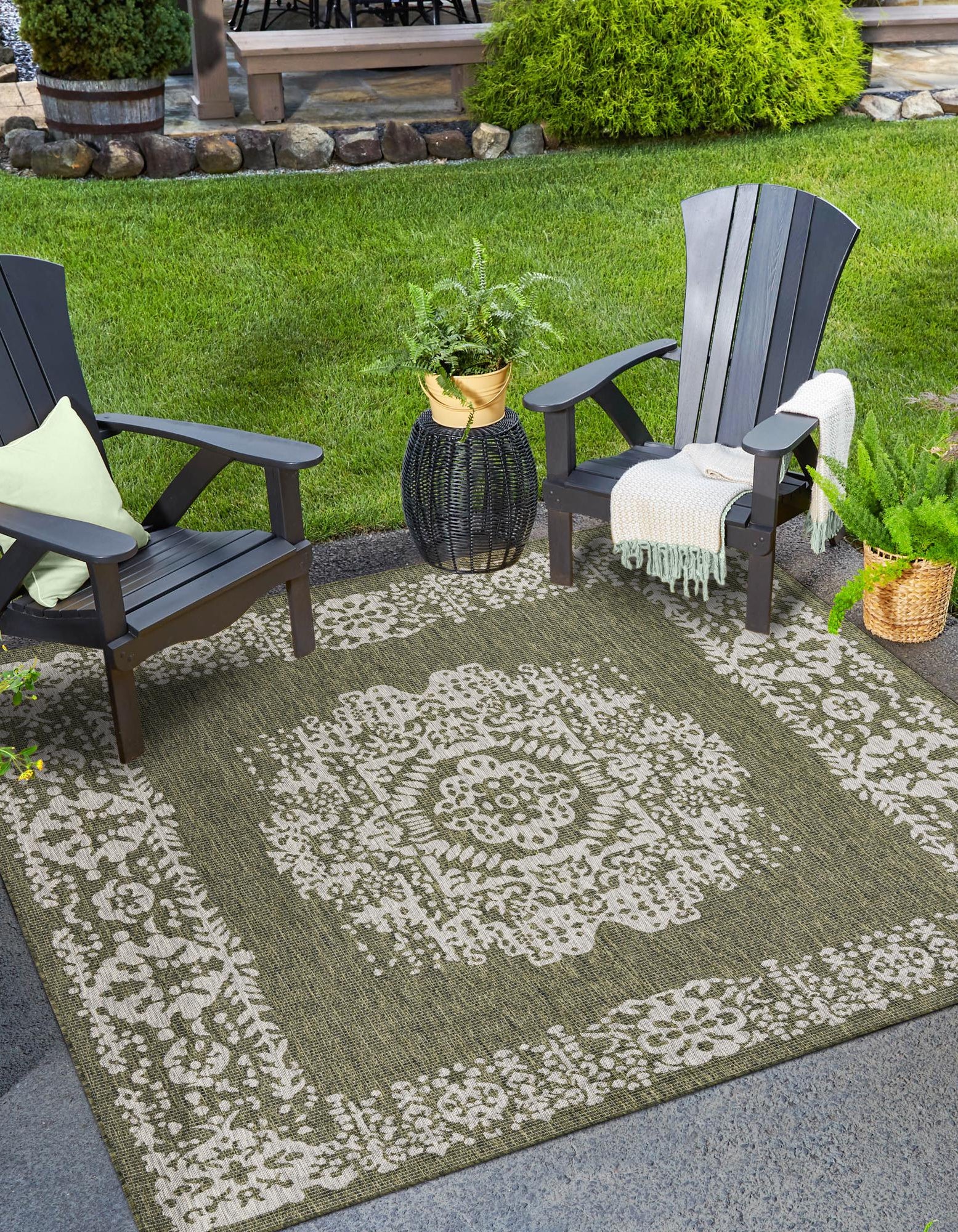 Green 7' 10 x 7' 10 Enfield Traditional Outdoor Square Rug | Rugs.com