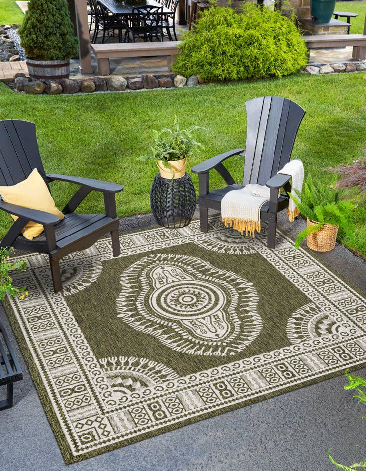 Detail image of  10' x 10'  Washable Traditional Indoor / Outdoor Square Rug