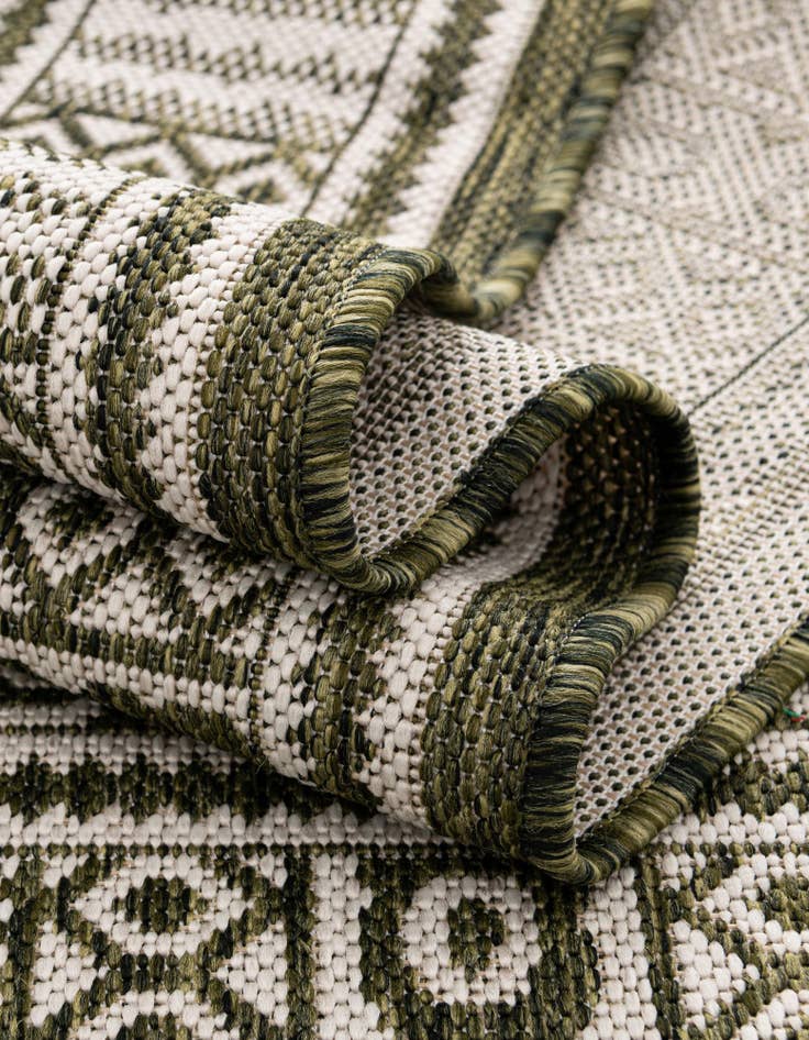 Detail image of  13' x 13'  Washable Traditional Indoor / Outdoor Square Rug