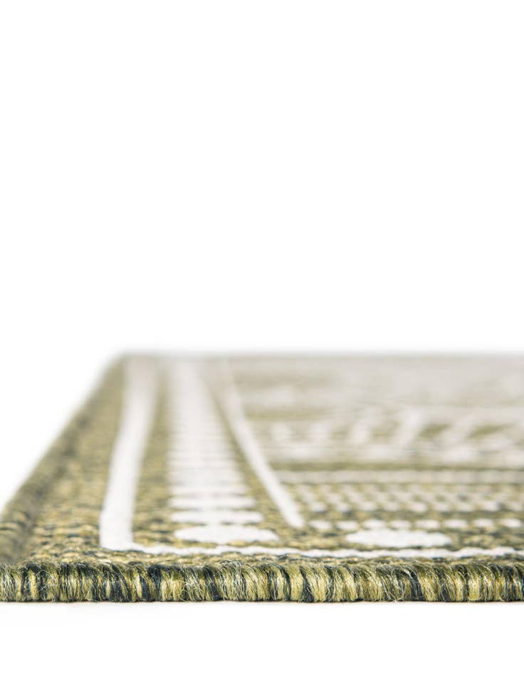 Detail image of  13' x 13'  Washable Traditional Indoor / Outdoor Square Rug