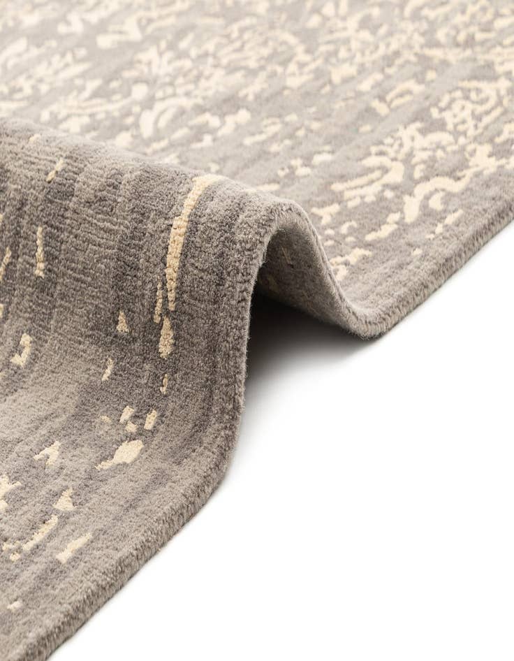 Detail image of  4' 11 x 6' 7 Damask with Silk Rug