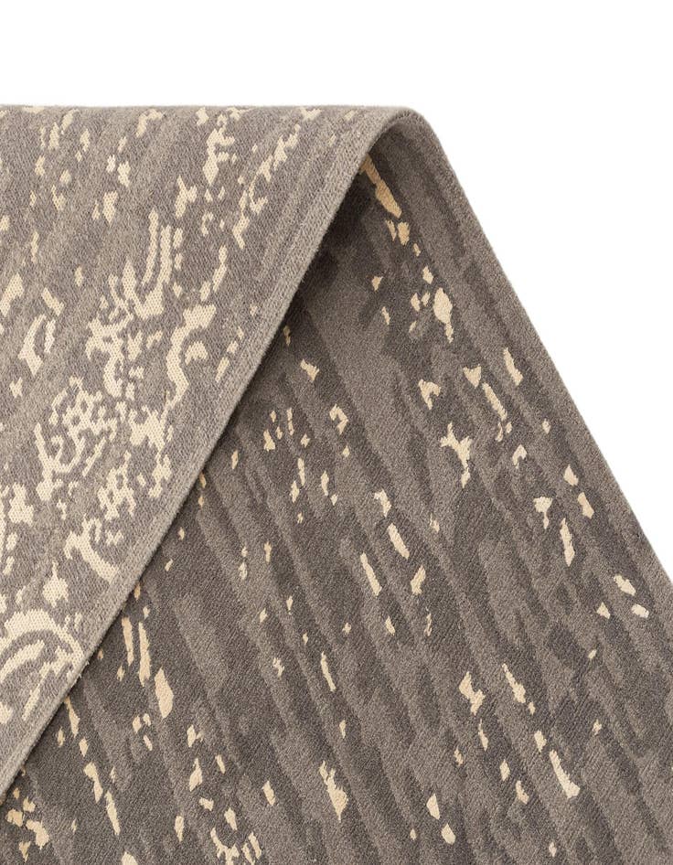 Detail image of  4' 11 x 6' 7 Damask with Silk Rug