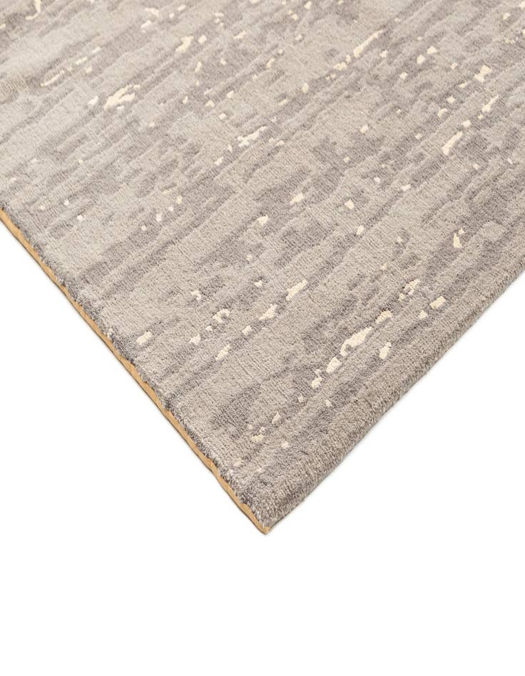 Detail image of  4' 11 x 6' 7 Damask with Silk Rug