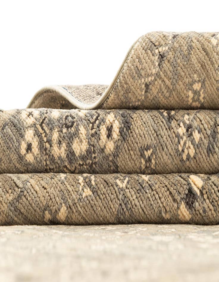 Detail image of  8' 1 x 11' 4 Ghazni Diyar Rug