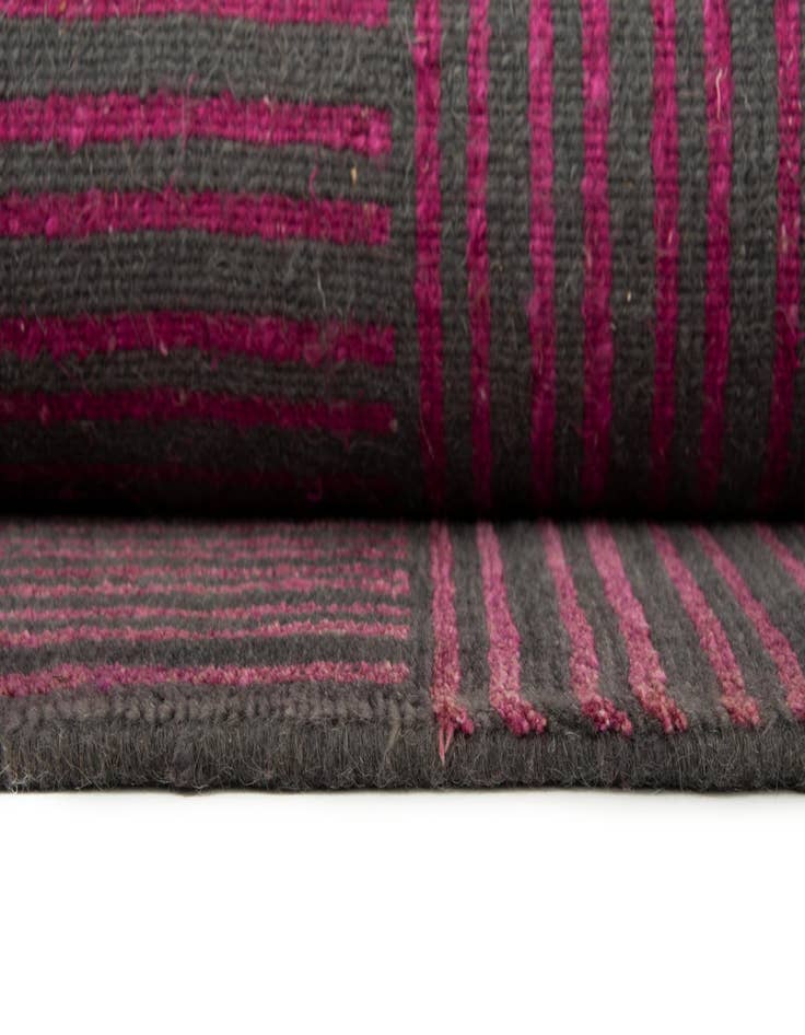 Detail image of  7' 7 x 9' 10 Modern Nehmo Rug