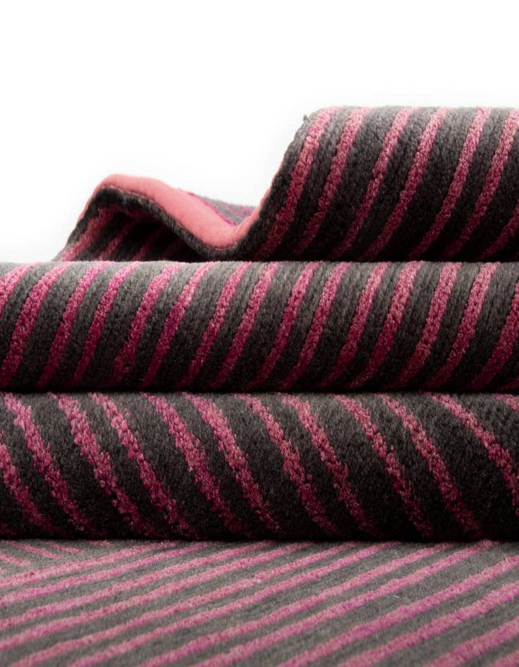 Detail image of  7' 7 x 9' 10 Modern Nehmo Rug