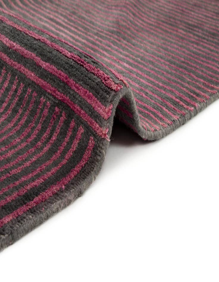 Detail image of  7' 7 x 9' 10 Modern Nehmo Rug