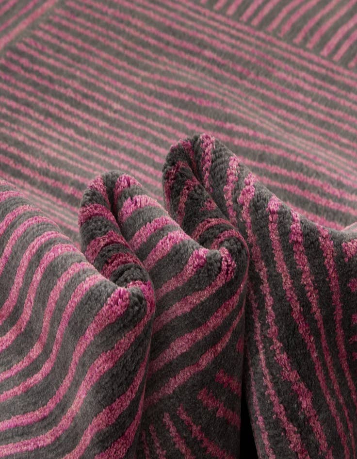 Detail image of  7' 7 x 9' 10 Modern Nehmo Rug