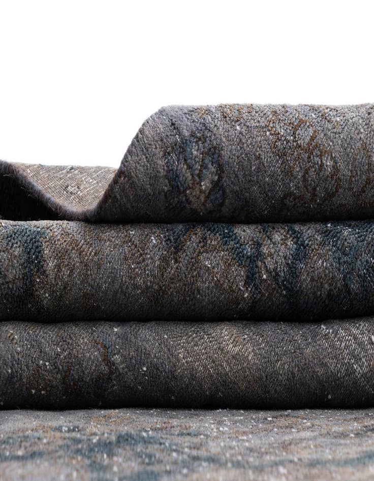 Detail image of  9' 10 x 13' 7 Vintage Royal Wool Rug