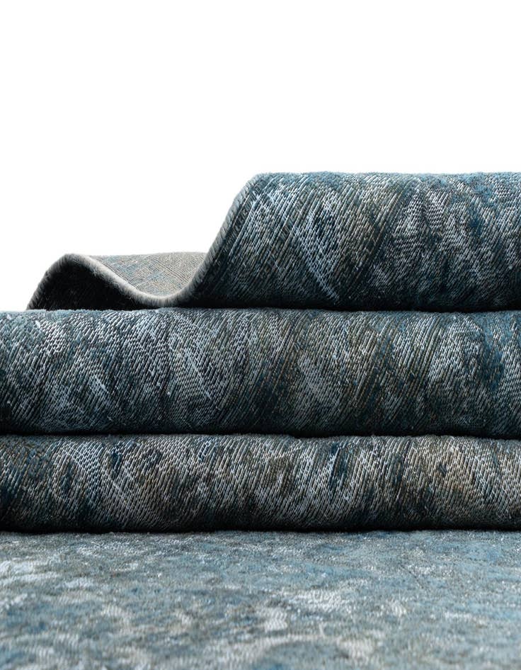 Detail image of  9' 5 x 12' 3 Vintage Royal Wool Rug