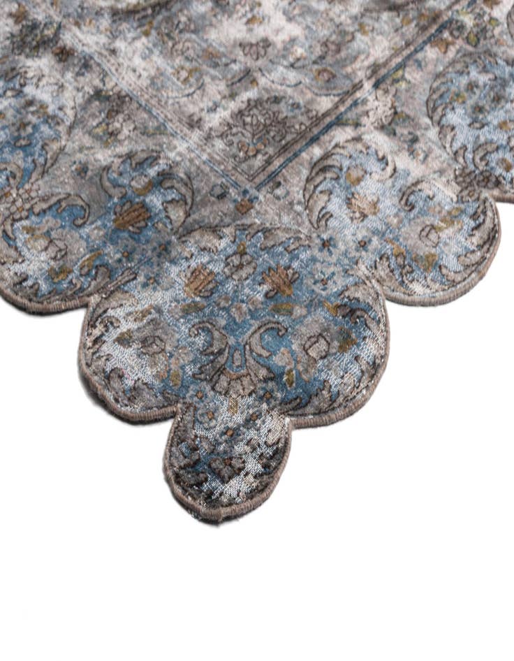 Detail image of  8' 10 x 15' 6 Vintage Royal Wool Rug