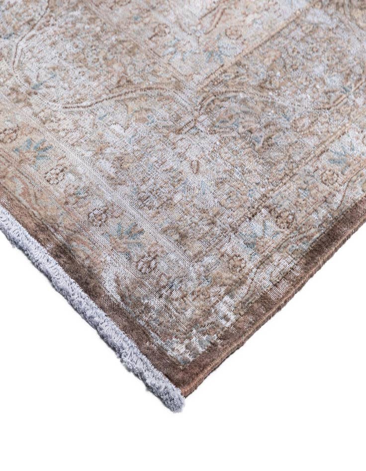 Detail image of  9' 10 x 13' Vintage Royal Wool Rug