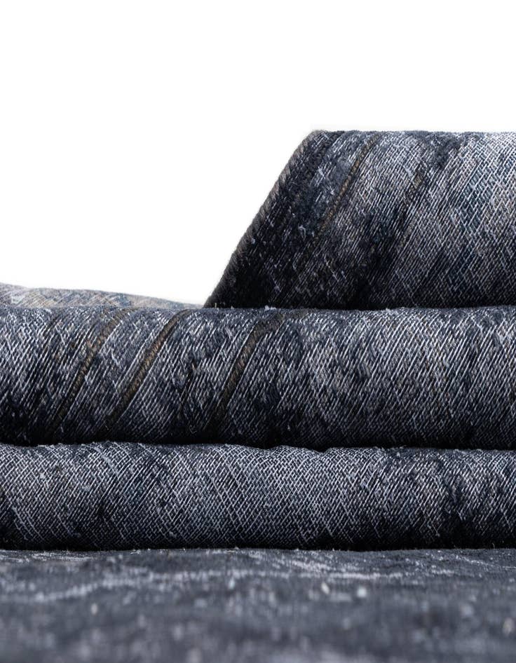 Detail image of  9' 9 x 13' 4 Vintage Royal Wool Rug