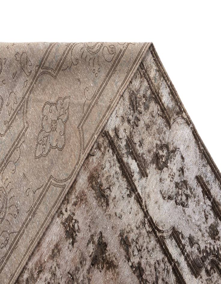 Detail image of  7' 9 x 11' 11 Vintage Royal Wool Rug