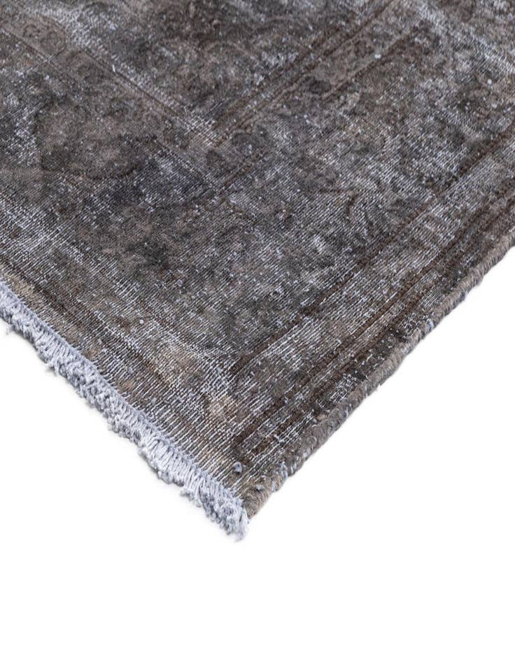 Detail image of  6' 11 x 9' 3 Vintage Royal Wool Rug