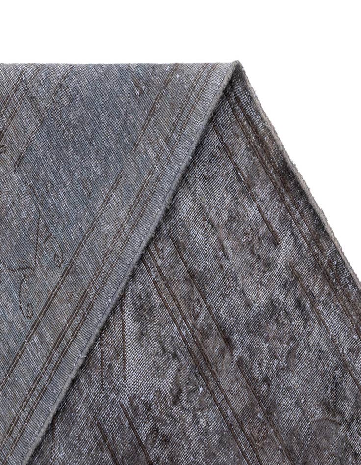 Detail image of  6' 11 x 9' 3 Vintage Royal Wool Rug