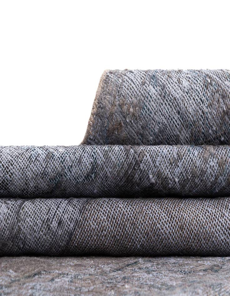 Detail image of  9' 10 x 14' 5 Vintage Royal Wool Rug