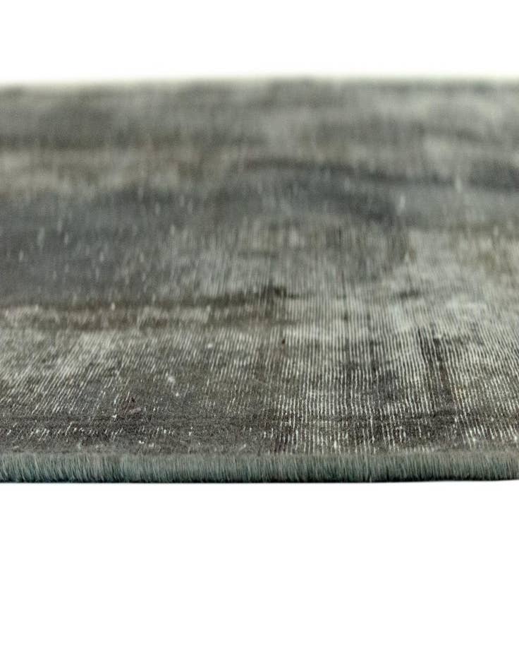 Detail image of  6' 8 x 10' 2 Vintage Royal Wool Rug