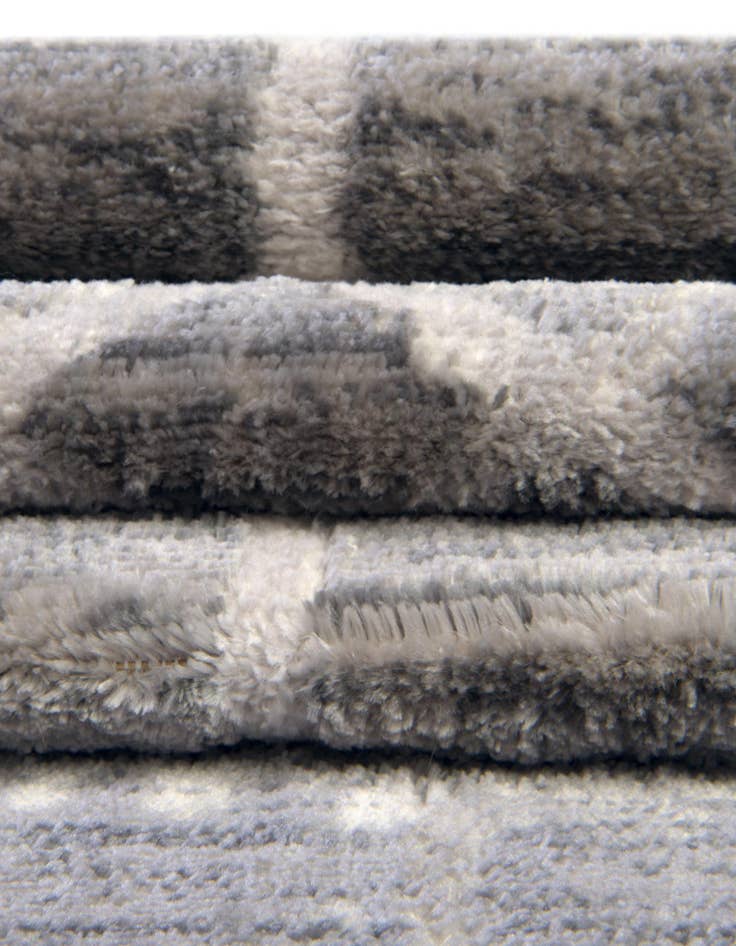 Detail image of  2' 7 x 16' 5 Lattice Trellis Runner Rug