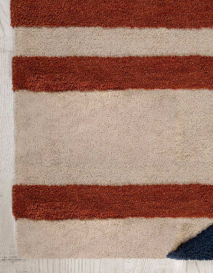 Detail image of  2' x 3' 1 Handtufted Wool Rug