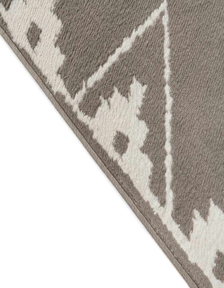 Detail image of  5' 3 x 7' 8 Lattice Rug