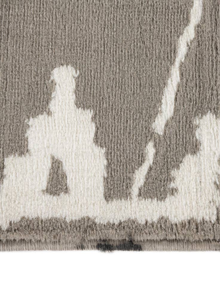 Detail image of  5' 3 x 7' 8 Lattice Rug