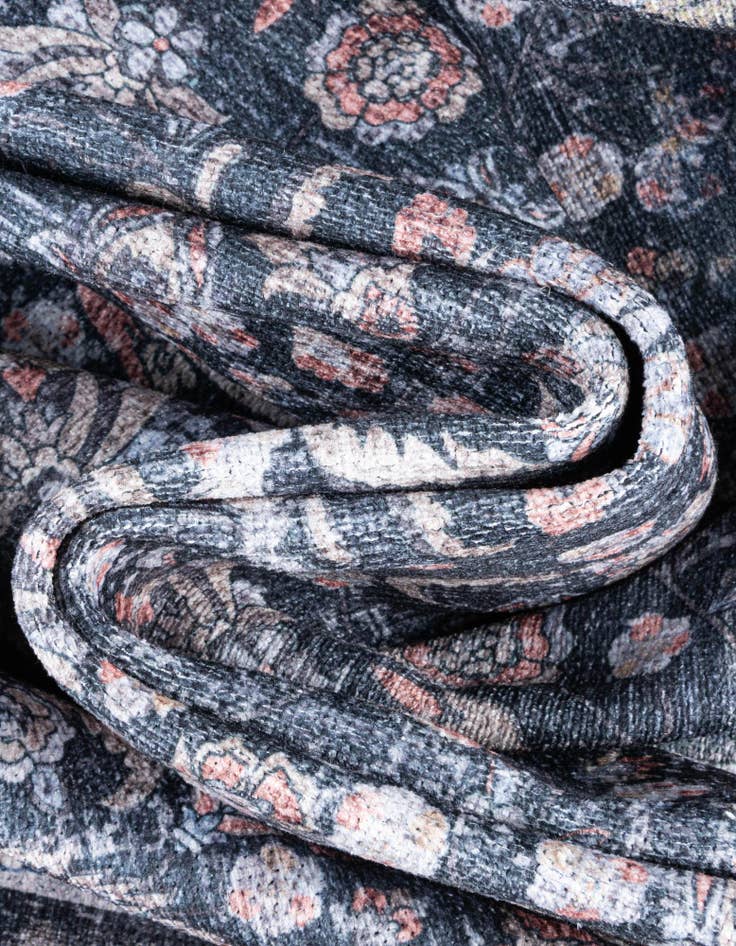 Detail image of  7' 10 x 7' 10 Yara Square Rug