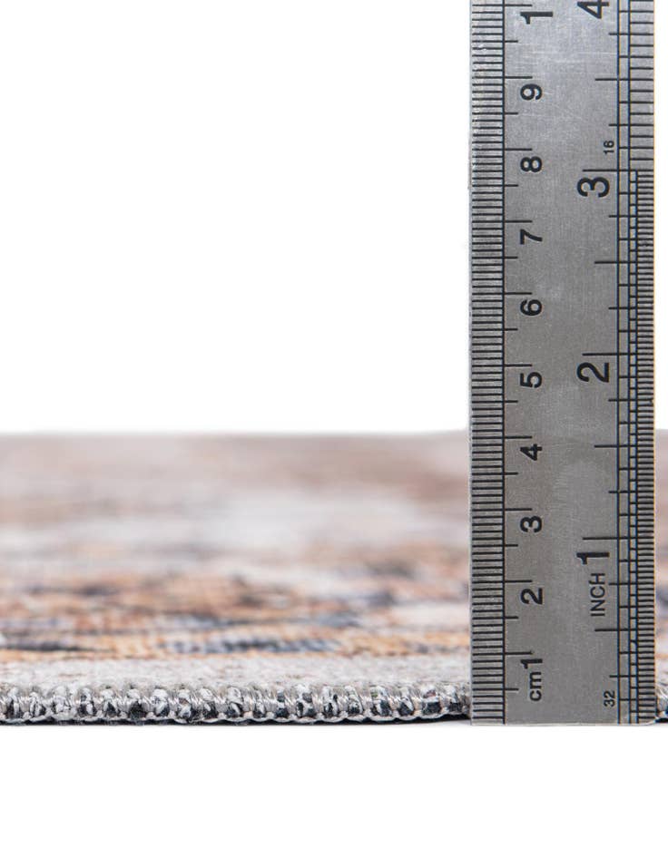 Detail image of  4' 1 x 6' 1  Washable Yara Oval Rug