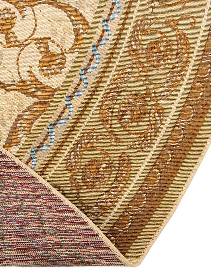 Detail image of  7' 10 x 7' 10  Washable Traditional Indoor / Outdoor Round Rug