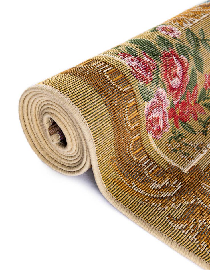 Detail image of  7' 10 x 7' 10  Washable Traditional Indoor / Outdoor Round Rug