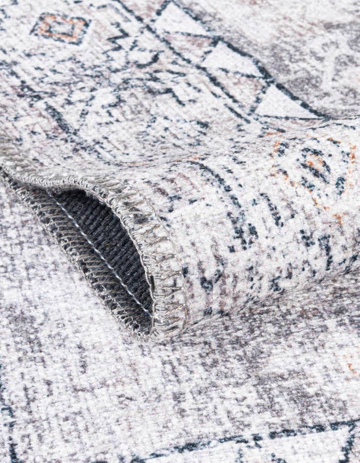 Detail image of  7' 10 x 7' 10 Yara Round Rug