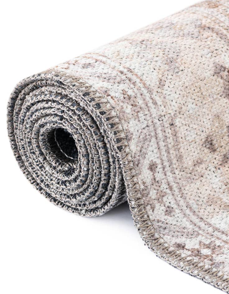 Detail image of  7' 10 x 7' 10 Yara Round Rug