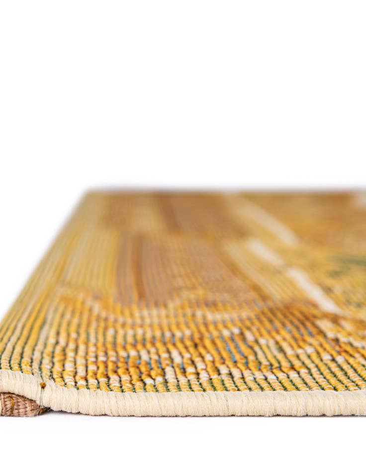 Detail image of  7' 10 x 7' 10  Washable Traditional Indoor / Outdoor Square Rug