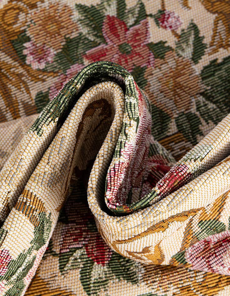 Detail image of  7' 10 x 7' 10  Washable Traditional Indoor / Outdoor Square Rug