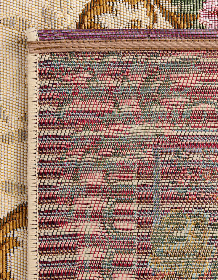 Detail image of  7' 10 x 7' 10  Washable Traditional Indoor / Outdoor Square Rug