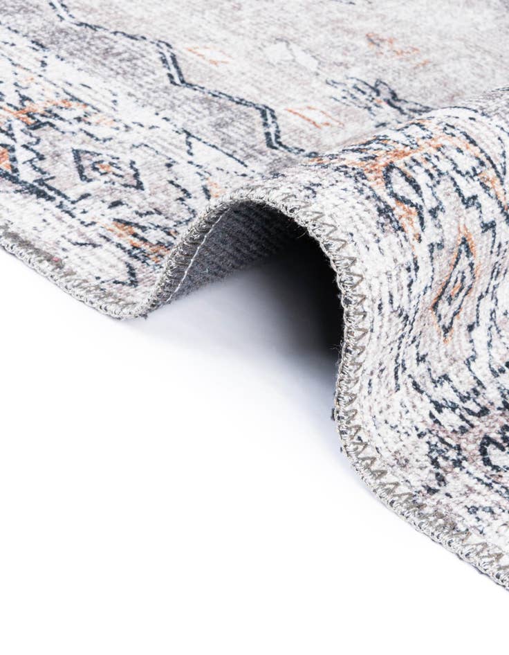 Detail image of  7' 10 x 7' 10 Yara Square Rug