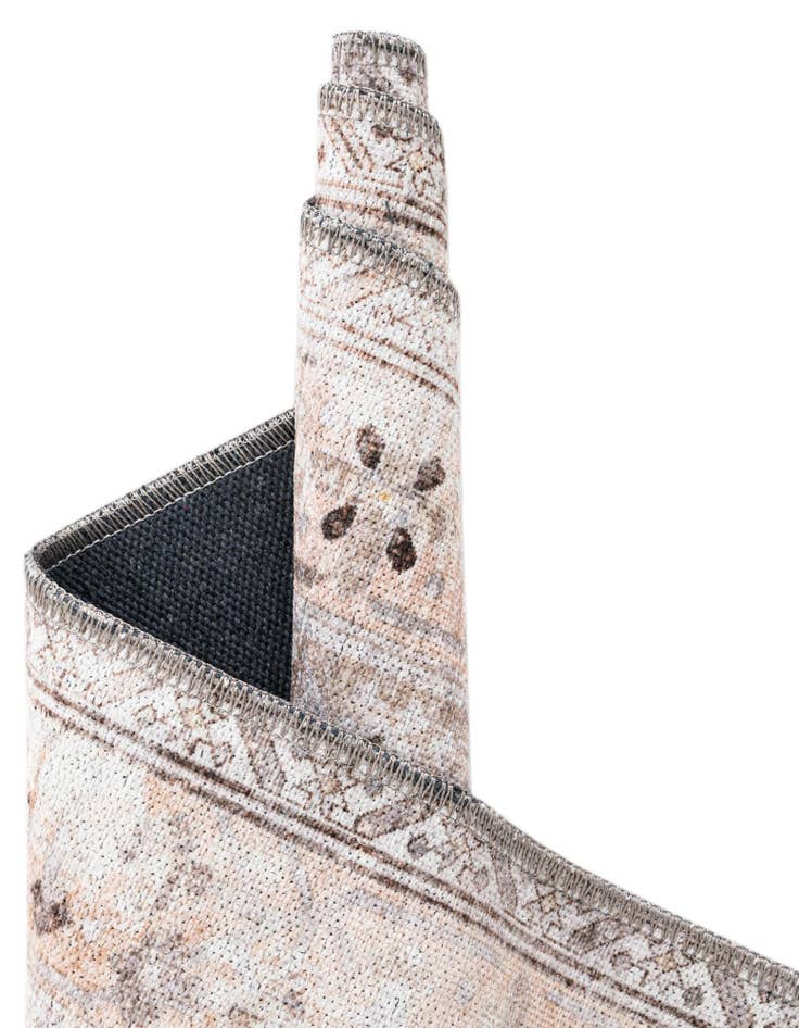 Detail image of  7' 10 x 7' 10 Yara Square Rug