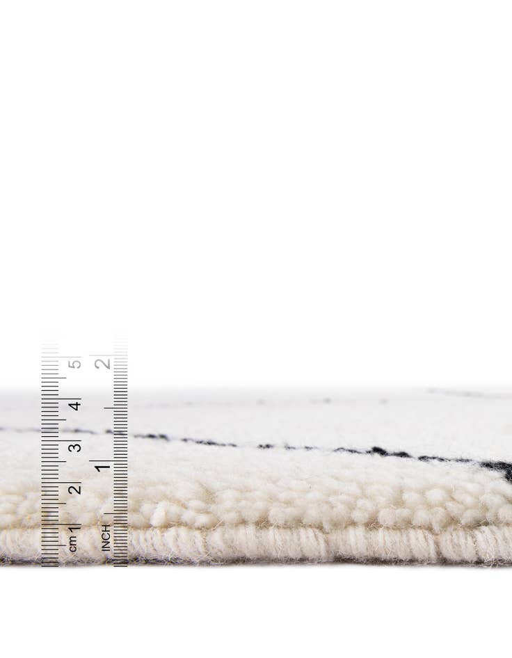 Detail image of  4' 1 x 6' 1  Hand Knotted Safiya Moroccan Wool Rug