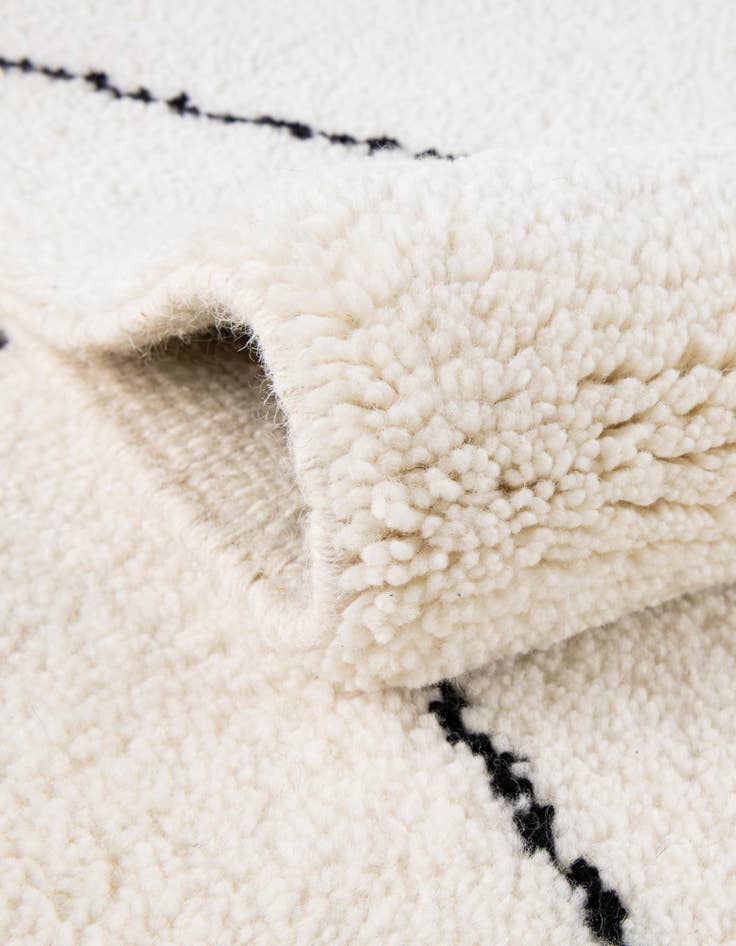 Detail image of  4' 1 x 6' 1  Hand Knotted Safiya Moroccan Wool Rug