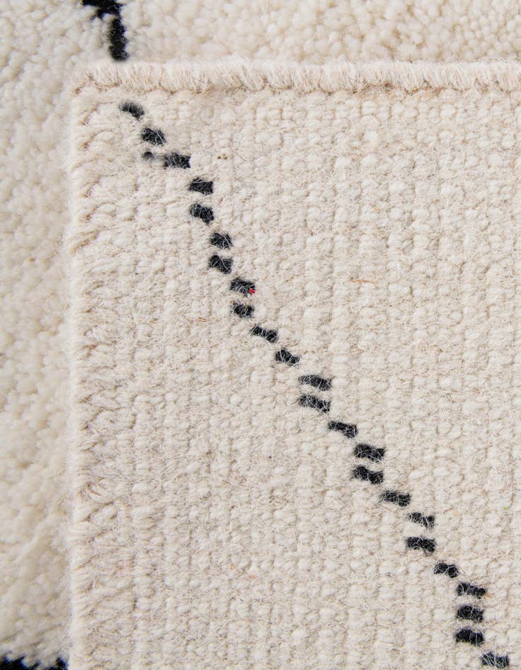 Detail image of  4' 1 x 6' 1  Hand Knotted Safiya Moroccan Wool Rug