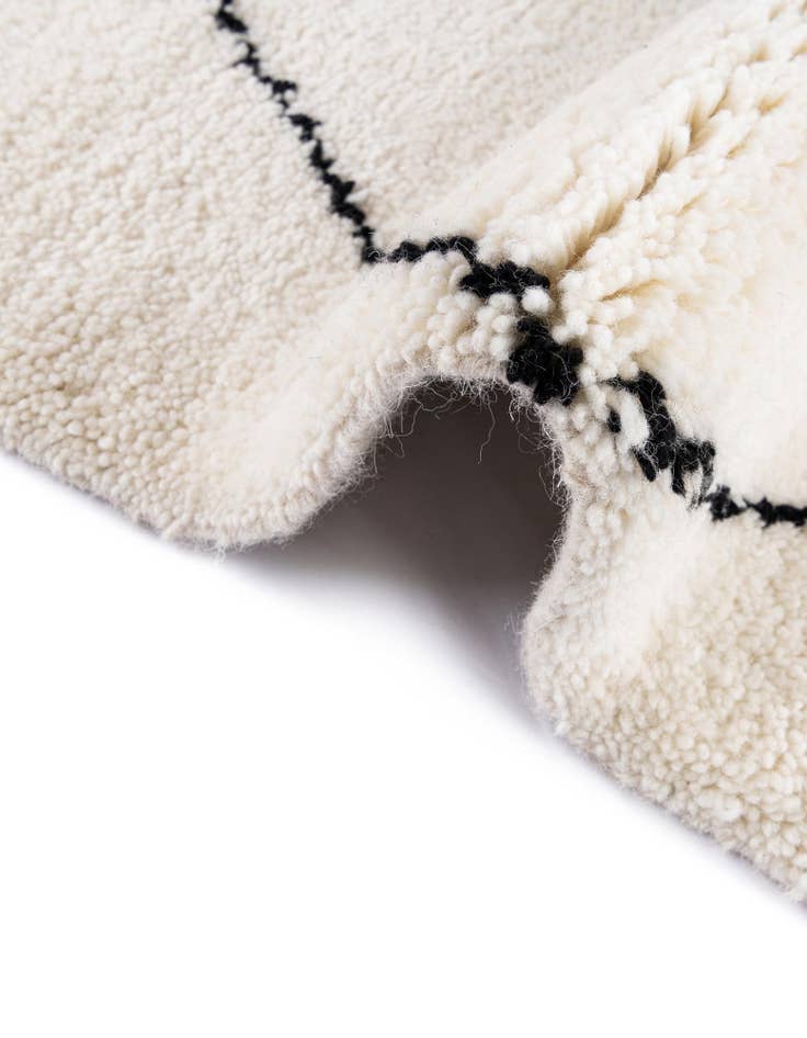 Detail image of  4' 1 x 6' 1  Hand Knotted Safiya Moroccan Wool Rug